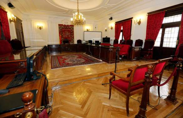 Preparativos en la Audiencia para el juicio de Carrasco /